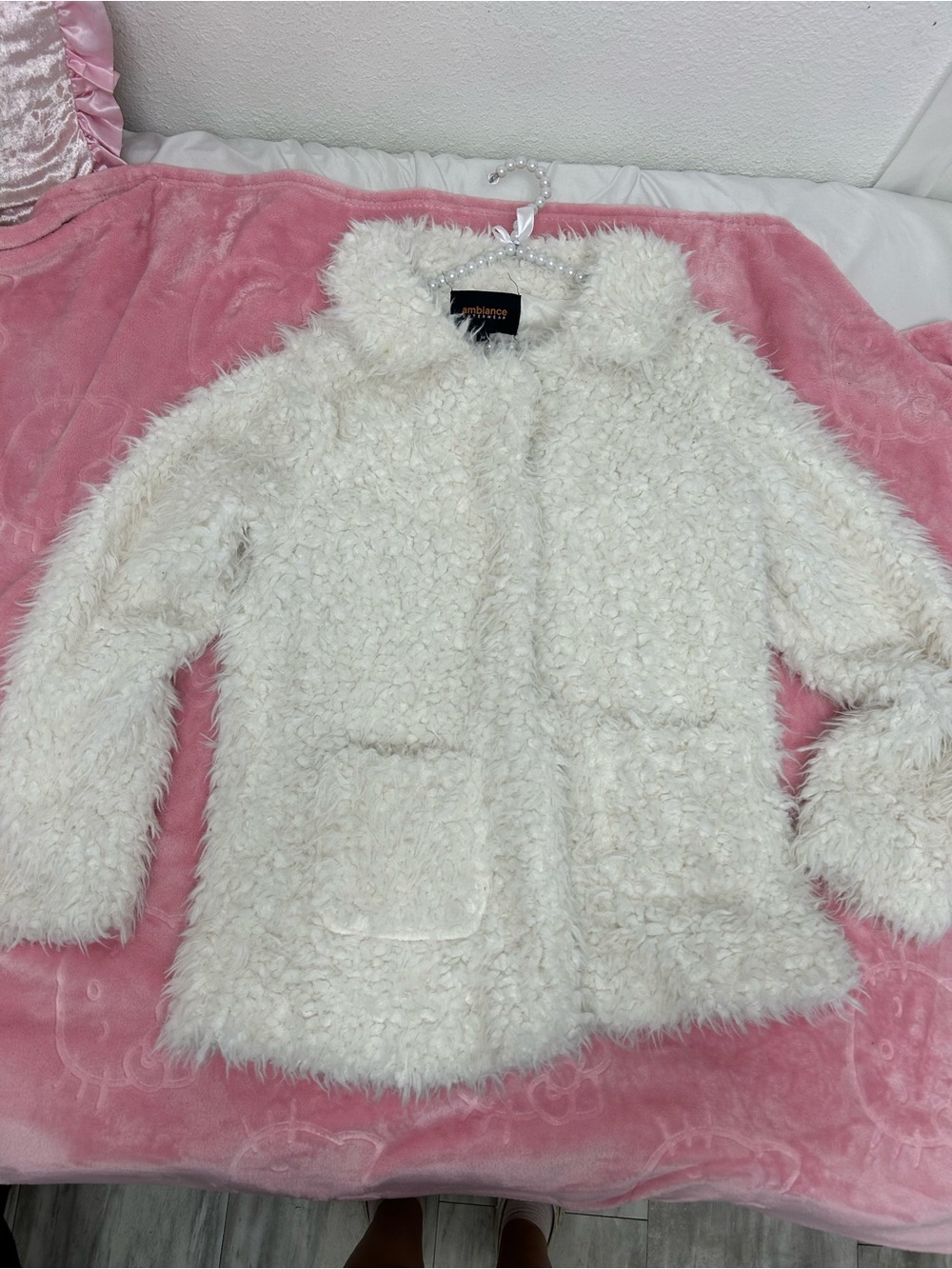 Cream Faux Fur Jacket - Cozy Everyday Coat size medium